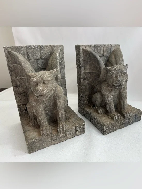 Set of 2- stoneware gargoyle bookends - Picture 2 of 6